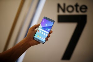 &copy; Reuters.  Samsung says batteries caused Note 7 fires, may delay new phone launch