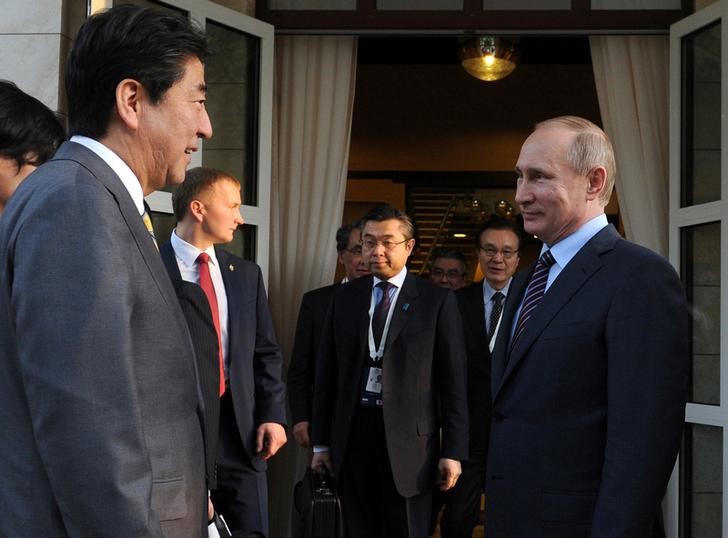 Путин и Абэ поручили интенсифицировать переговоры по мирному договору