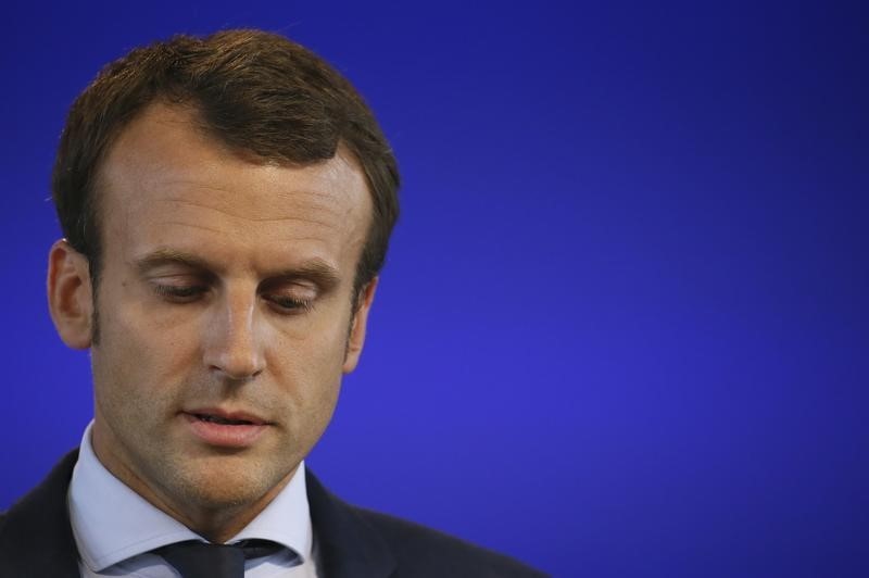 Macron condena violência e reitera que não vai ceder