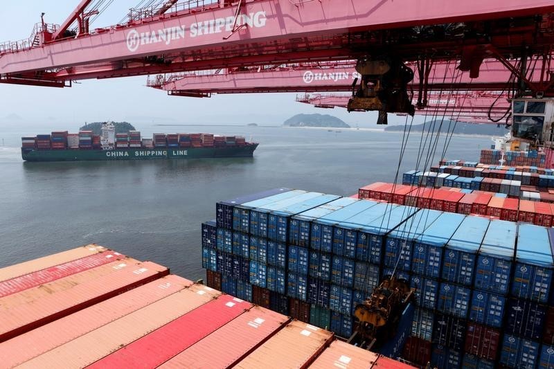 Chinese exports, imports shrink less than expected in August