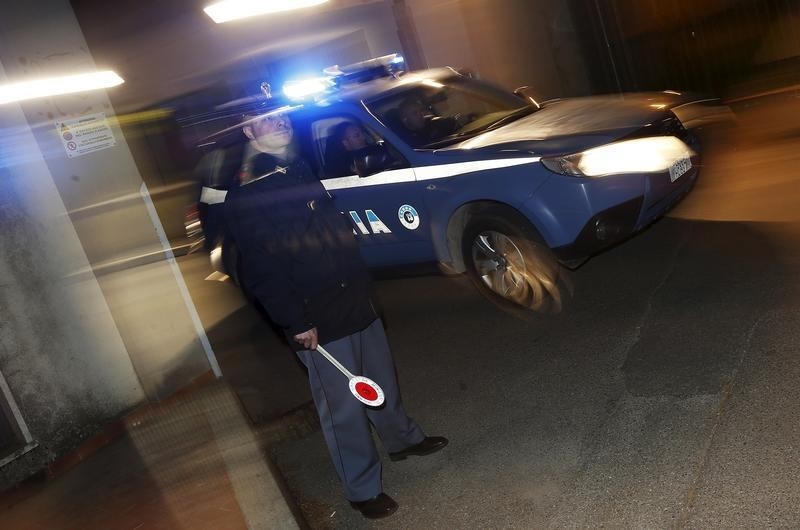 &copy; Reuters.  Ponte Genova, fonti investigative: stima iniziale di 20 auto coinvolte e 10 vittime