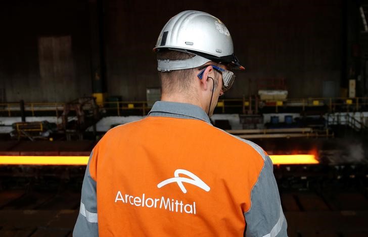 ANALYSE-FLASH: UBS senkt ArcelorMittal auf 'Sell' - Ziel hoch auf 26 Euro