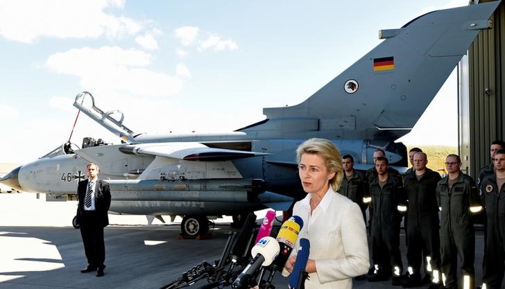 &copy; Reuters.  Merkel begrüßt Rücktrittsankündigung von der Leyens