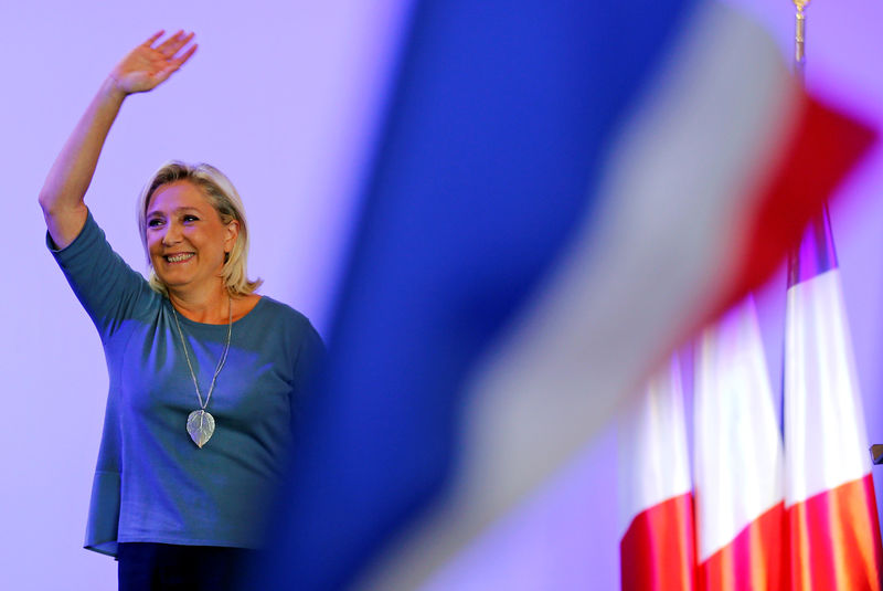 &copy; Reuters.  Le Pen aumenta vantagem sobre Macron na 1ra volta presidenciais francesas-Opinionway 