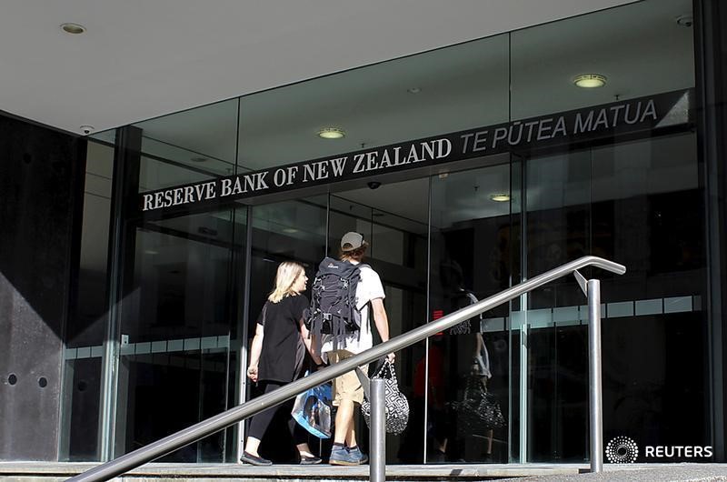 &copy; Reuters.  UPDATE 1-Reserve Bank of NZ sees global uncertainty, housing as risks