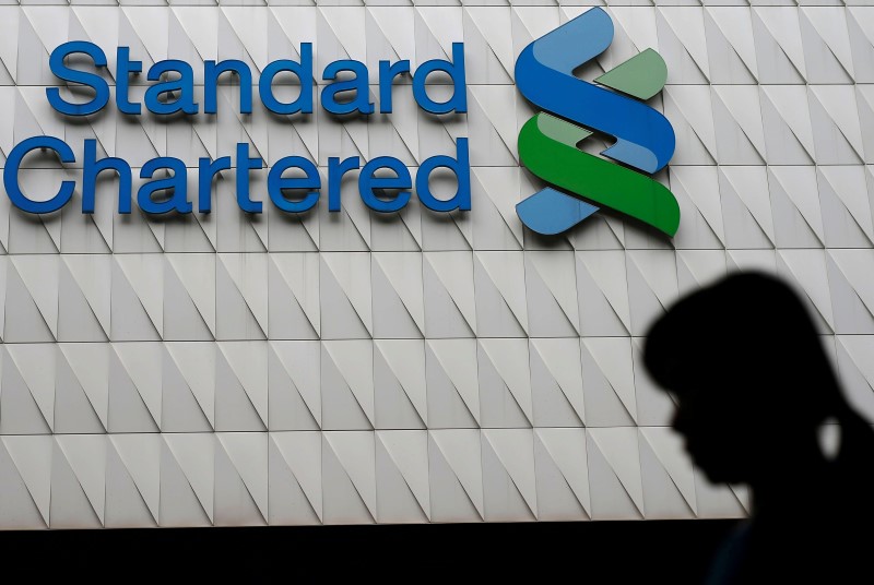 &copy; Reuters.  China autoriza a Standard Chartered a garantizar emisiones de bonos "panda"