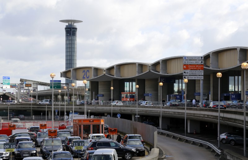 Aéroports de Paris tumbles as Schiphol operator dumps remaining stake