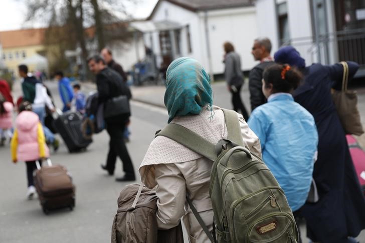 &copy; Reuters.  Число беженцев, прибывающих в страны ЕС, в 2017 году снизилось в 2 раза