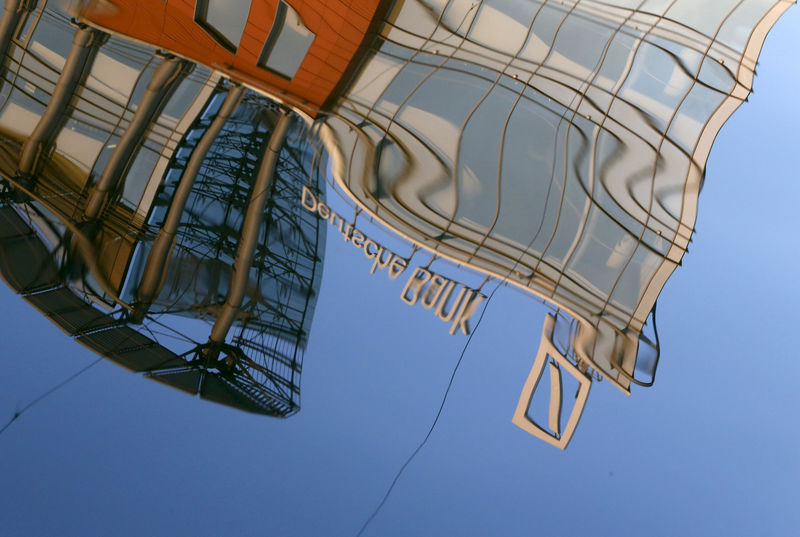 &copy; Reuters.  BZ WBK ma umowę przejęcia części Deutsche Bank Polska za 1,29 mld zł (opis)