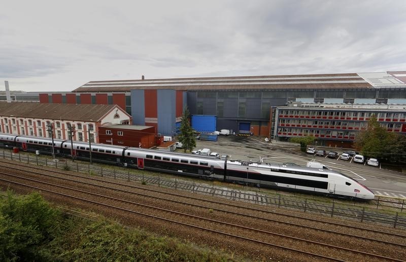 &copy; Reuters.  Berlin, Paris in contact on industry sites in Siemens/Alstom rail merger