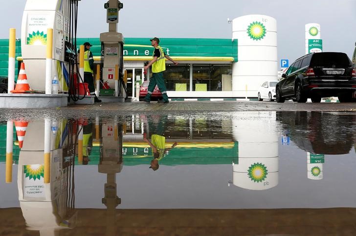 BP  tem prejuízo de US$ 20 bi com saída da Rússia, mas reforça recompra de ações