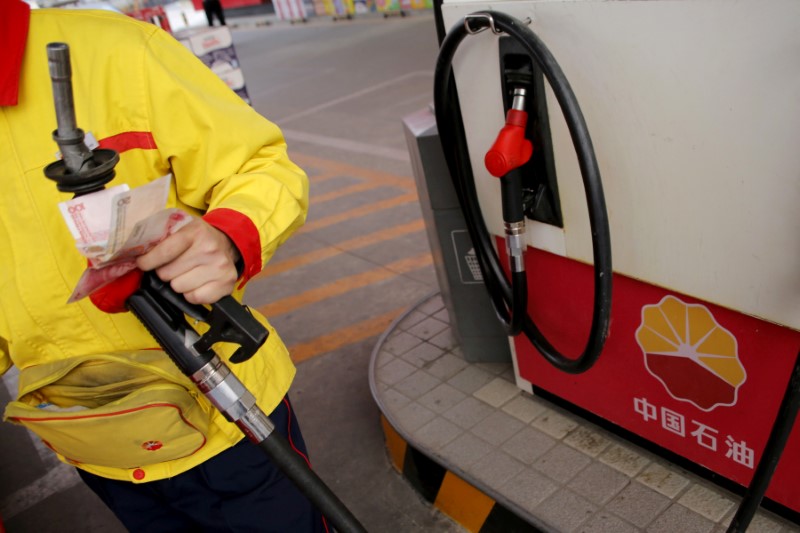 Słabnące Chiny ciągną w dół notowania ropy