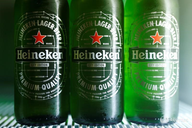 &copy; Reuters.  Heineken en China Resources Beer hebben een Merger & Acquisition deal gesloten
