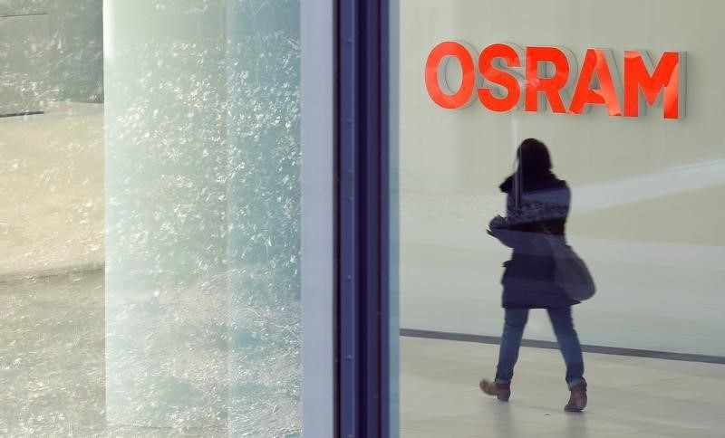 &copy; Reuters.  AMS geht in neuer Übernahmeofferte auf Osram zu
