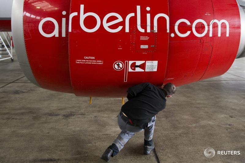 &copy; Reuters.  Air Berlin cancela 32 vuelos en segundo día de huelga encubierta de pilotos