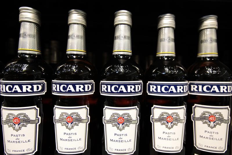 &copy; Reuters.  Pernod Ricard positiever over jaarwinst