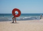 A caminho da costa? Banhistas correm risco de contrair bactérias com o aumento do calor, segundo as autoridades