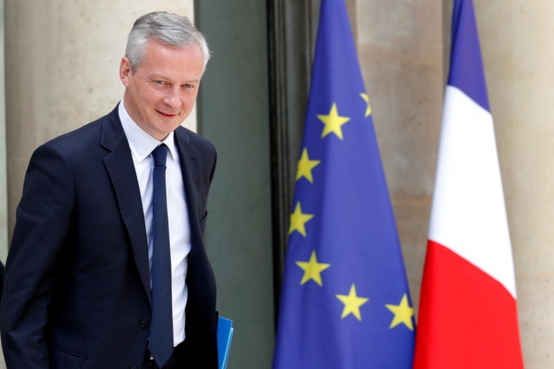 &copy; Reuters.  France's Le Maire eyes naval deal similar to Siemens/Alstom