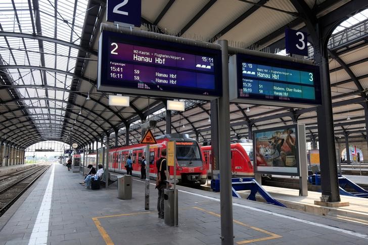 &copy; Reuters.  German rail operator thinks it needs additional 7.3 billion euros for network