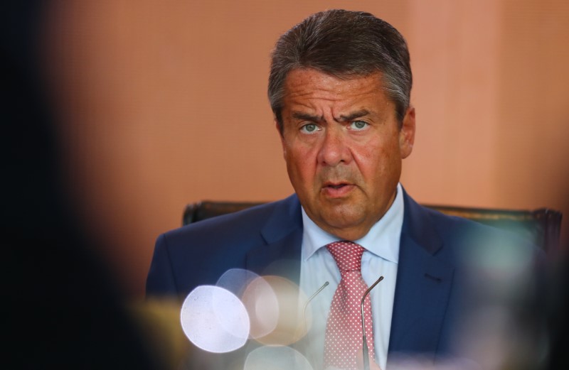 &copy; Reuters.  Deutsche Bank holt Sigmar Gabriel in den Aufsichtsrat
