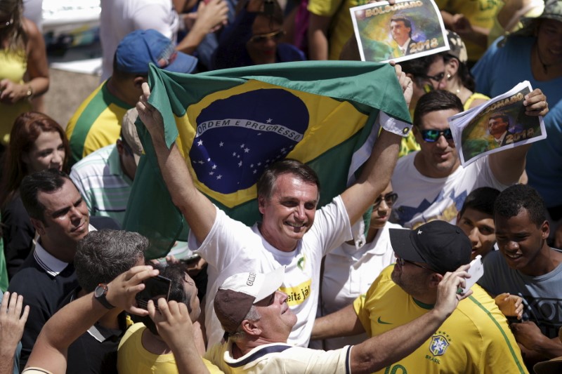 &copy; Reuters.  Bolsonaro é esfaqueado em evento de campanha