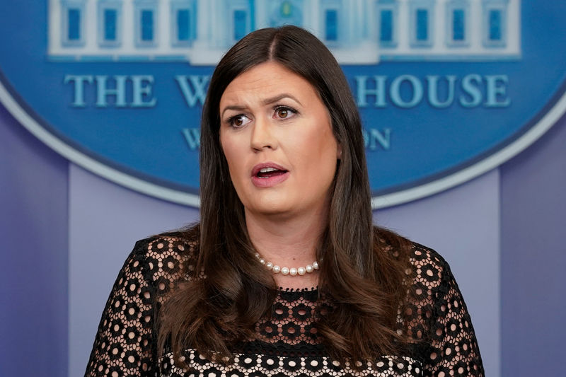 &copy; Reuters.  UPDATE 1-White House press secretary says asked to leave restaurant for working for Trump