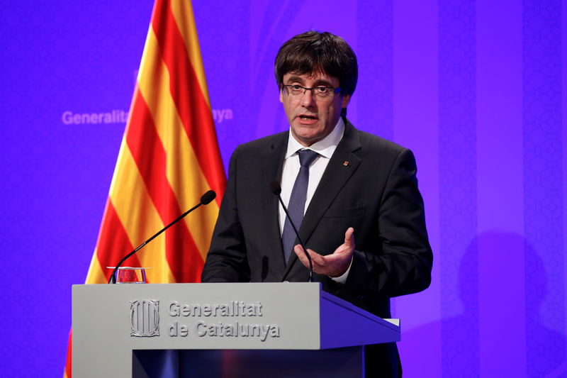 &copy; Reuters.  Catalogna, alle 21 dichiarazione Puigdemont