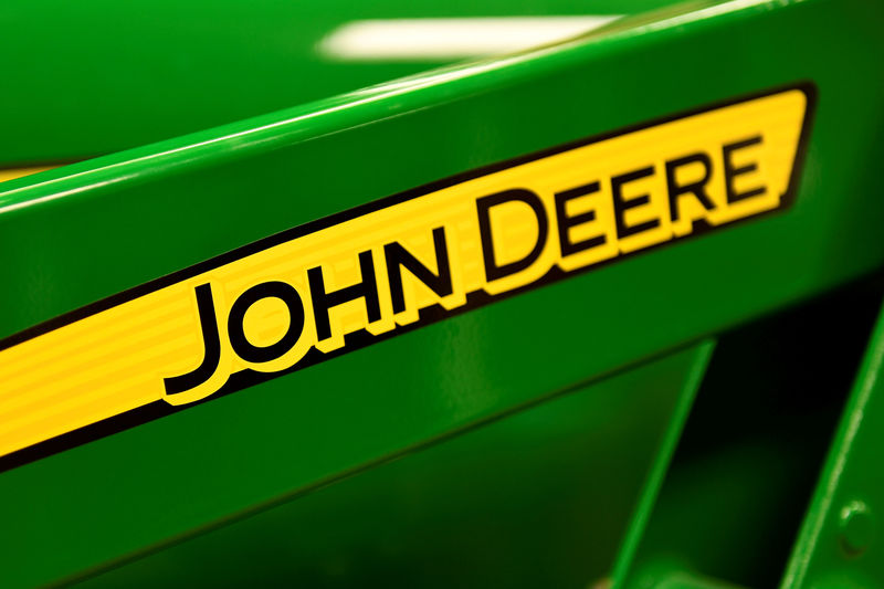 Deere Predicts Record Profit on Farm, Infrastructure Spending