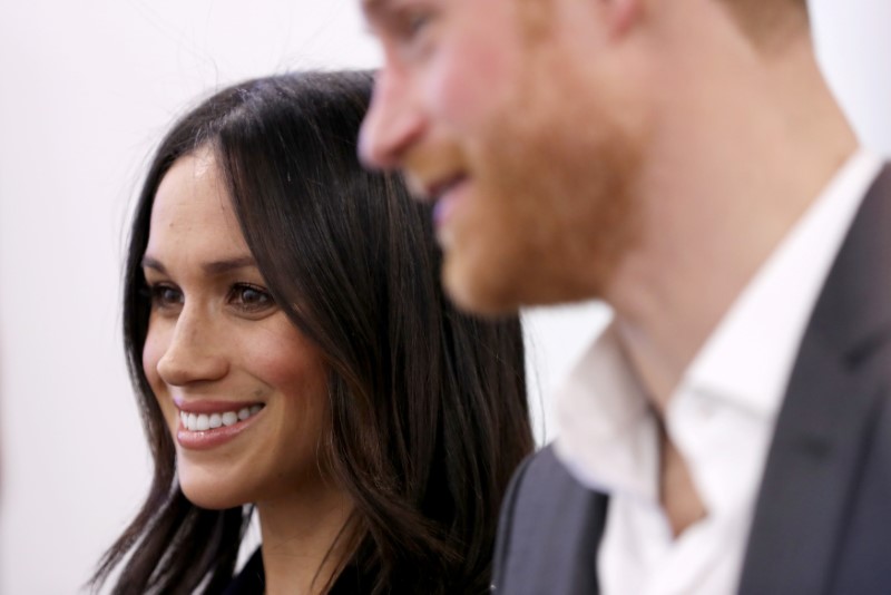 &copy; Reuters.  UPDATE 1-Prince Harry and Meghan visit Nelson Mandela tribute in London