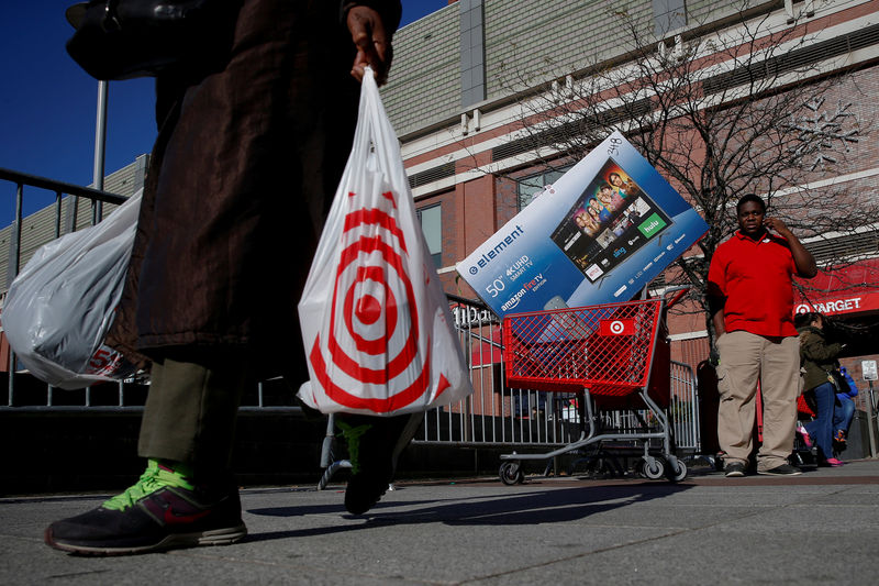 &copy; Reuters.  U.S. consumer spending rises 0.2% in February   