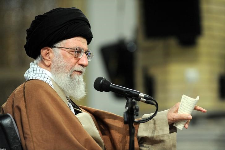 © Reuters. FILE PHOTO: Iran's Supreme Leader Ayatollah Ali Khamenei speaks during Friday prayers in Tehran