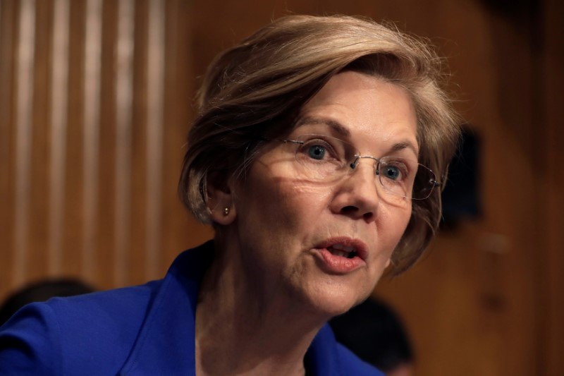 &copy; Reuters.  Warren Keeps Up Criticism of Powell’s Stance on Bank Regulation