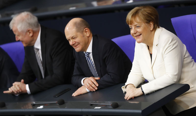&copy; Reuters.  VIRUS-TICKER-Medien - Merkel plant Corona-Gipfel mit Sozialpartnern am Freitag