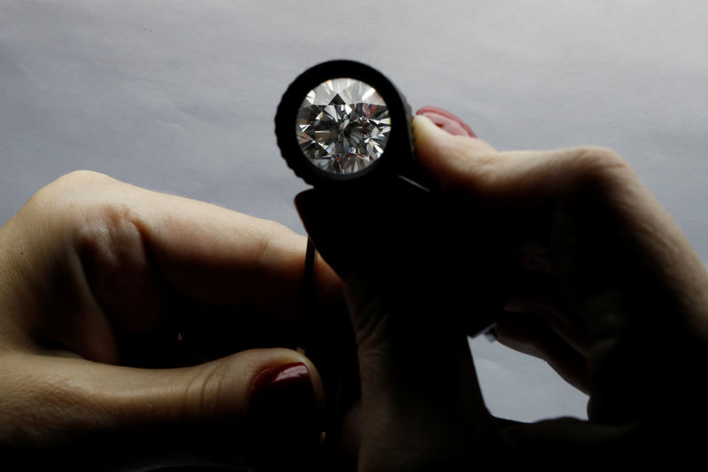 &copy; Reuters.  Russian Diamond Giant Follows De Beers With Price Cuts