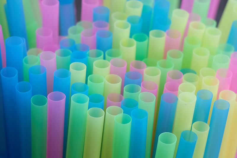 &copy; Reuters.  Plastic straws and bags no more: Canada aims to clean up its act