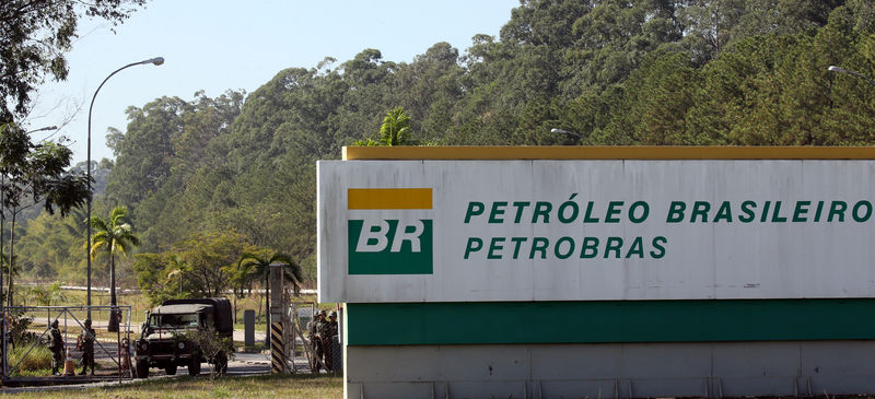Ações: São Martinho, Petrobras e Magalu lideram quedas do Ibovespa; índice cai