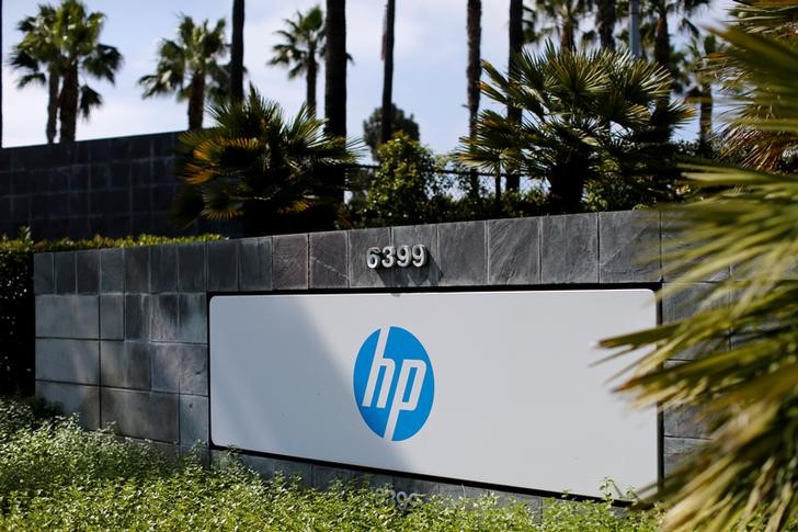 &copy; Reuters.  JPMorgan upgrades HP, cuts Dell as PC end-market headwinds 'looking to turn a corner'