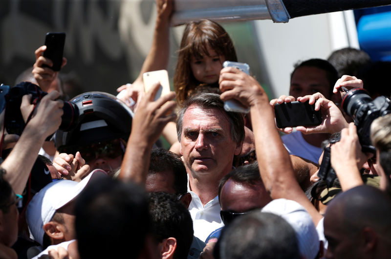 'Bolsonaro não está dando presente, está emprestando até ganhar a eleição'