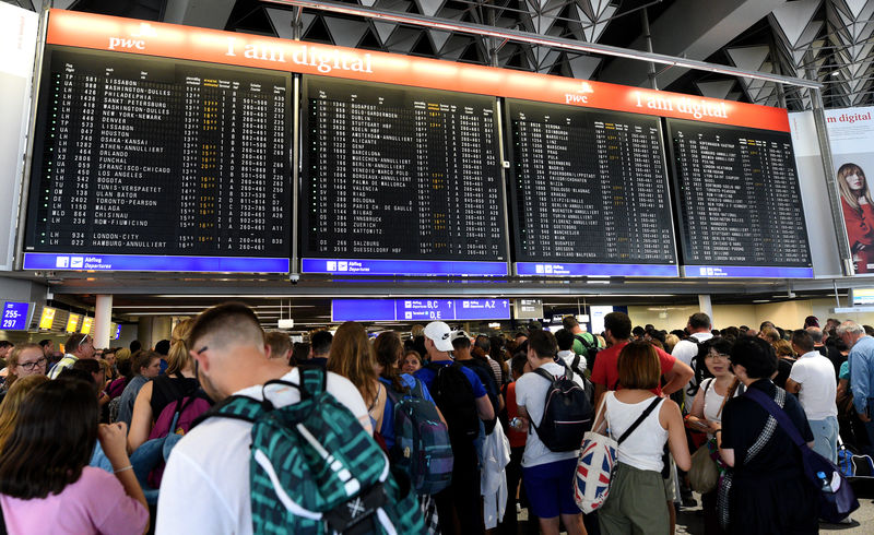 &copy; Reuters.  Fraport-Chef erwartet bis zu 10.000 Beschäftigte in Kurzarbeit