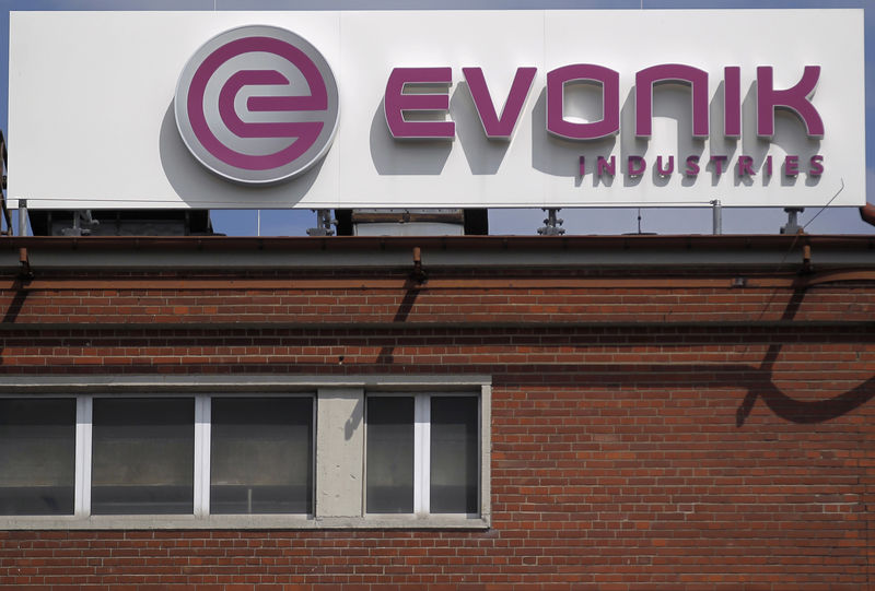&copy; Reuters.  Evonik verkoopt plexiglas-tak aan Advent