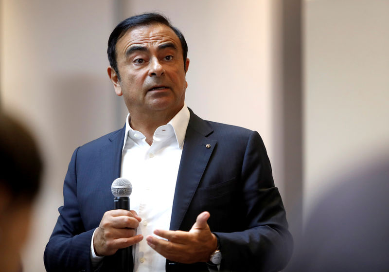 © Reuters. FILE PHOTO: Ghosn, CEO of the Renault-Nissan Alliance arrives to a news conference in Rio de Janeiro