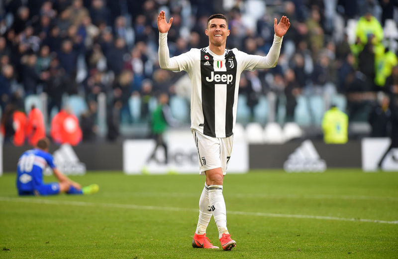 &copy; Reuters.  Cristiano Ronaldo fulmina el beneficio neto de la Juventus