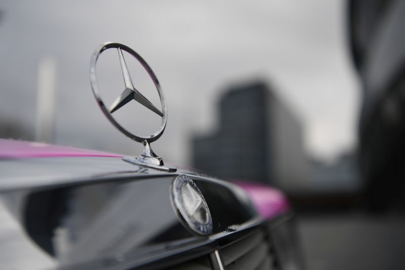 &copy; Reuters Mercedes-Benz ganó 14.809 millones de euros en 2022, un 34 % más
