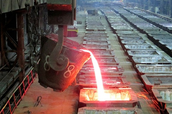 &copy; Reuters PİYASAYA BAKIŞ-Temel metal fiyatları, ABD'de yüksek faizlere ilişkin endişeler nedeniyle arttı