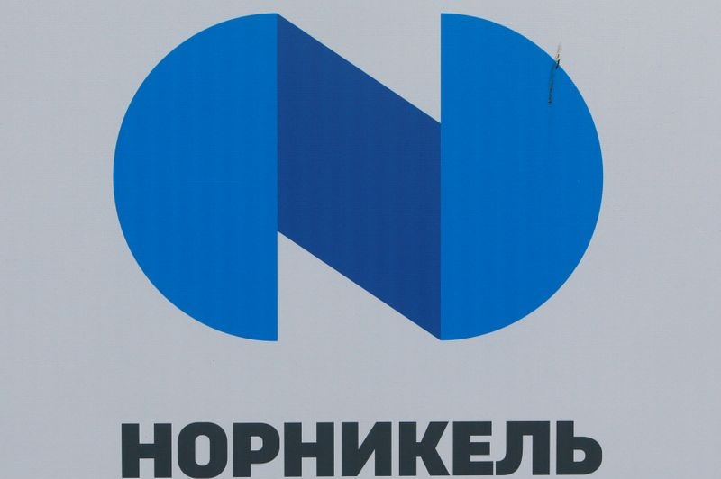 На новости о слиянии акции Норникеля упали на 8%, акции Rusal взлетели
