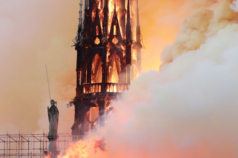 Пожар в Нотр-Даме: кто профинансирует восстановление собора