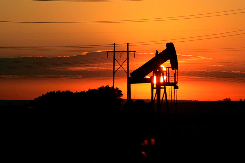 Нефтяные цены падают в ходе торгов