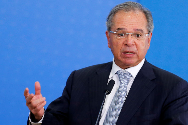 &copy; Reuters Guedes diz que governo 'tentará novamente' desonerar a folha de pagamentos