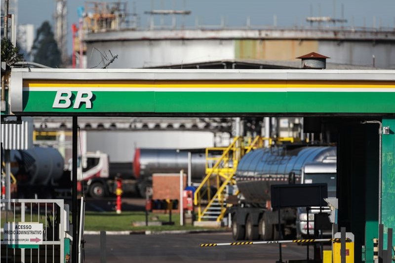 Redução de impostos nos combustíveis não chegaria aos consumidores, diz UBS
