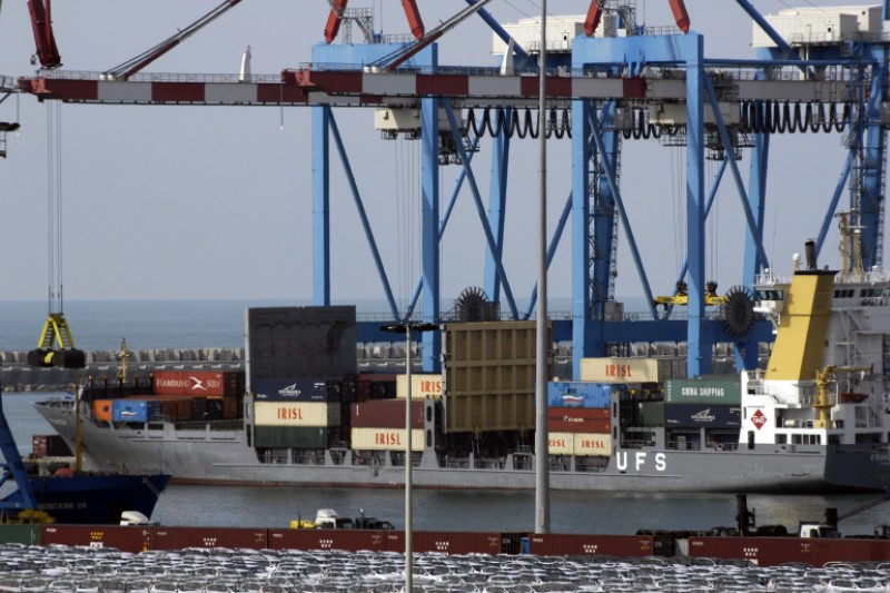 &copy; Reuters חברת נמל אשדוד: נקלוט 70 עובדים זמניים כדי לענות על צורכי המשק